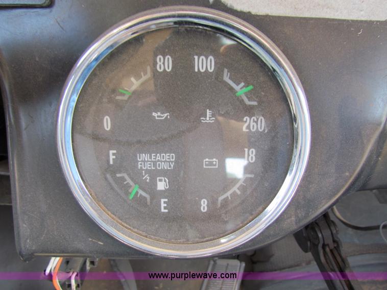 image for item B7404 1991 Chevrolet Carpenter school bus