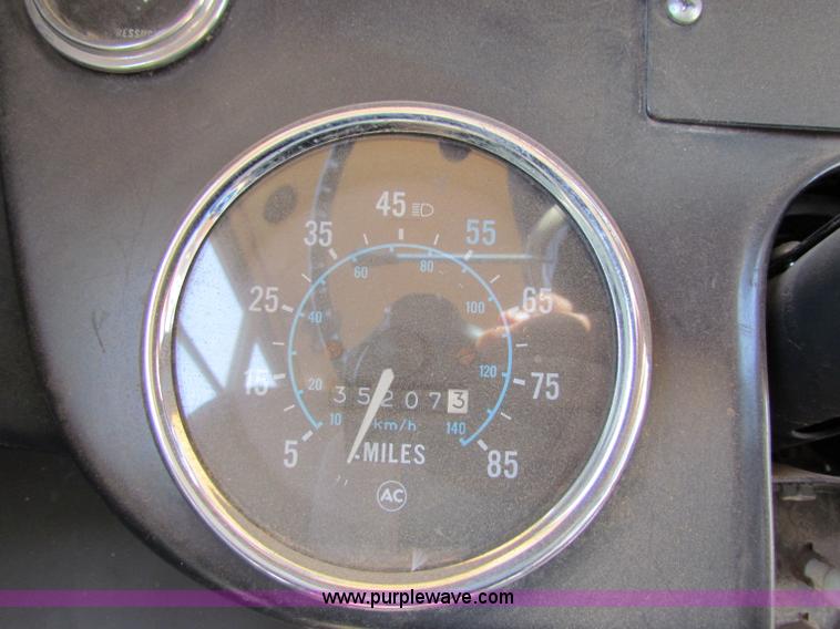 image for item B7404 1991 Chevrolet Carpenter school bus