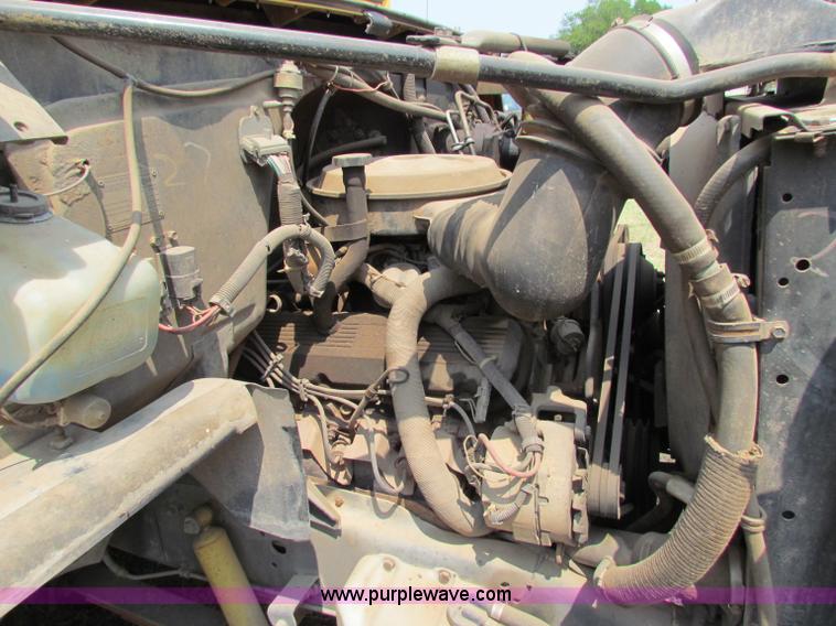 image for item B7404 1991 Chevrolet Carpenter school bus