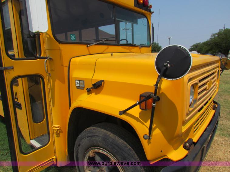 image for item B7404 1991 Chevrolet Carpenter school bus