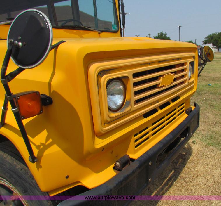 image for item B7404 1991 Chevrolet Carpenter school bus