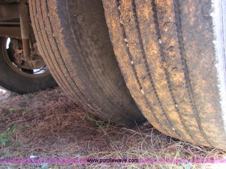 image for item B7404 1991 Chevrolet Carpenter school bus