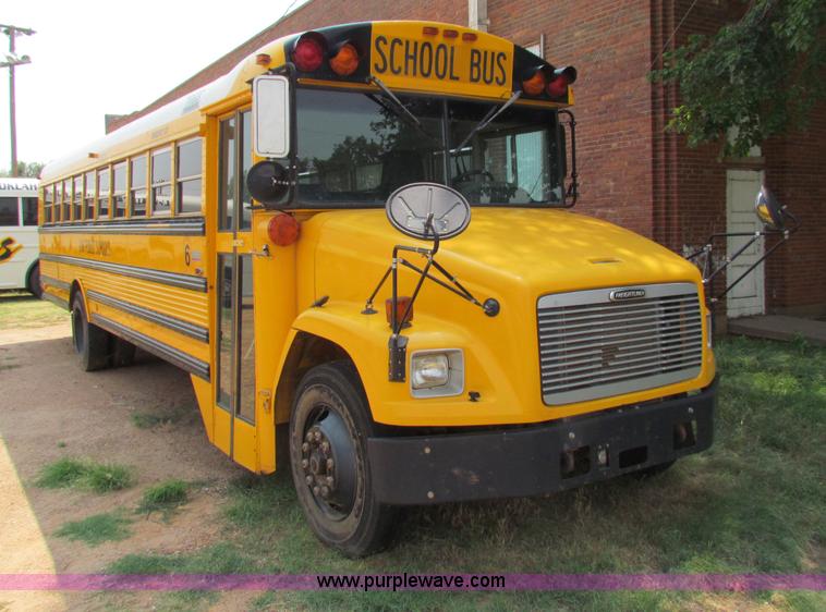 image for item B7405 2001 Freightliner FS65 Thomas school bus