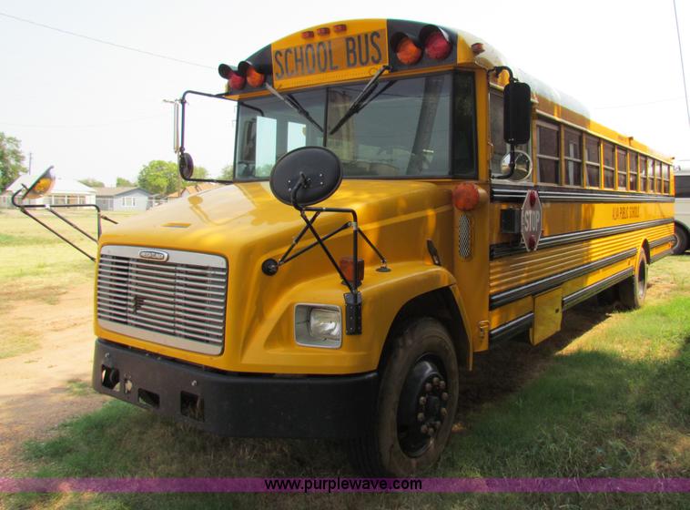 image for item B7405 2001 Freightliner FS65 Thomas school bus