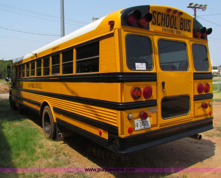 image for item B7405 2001 Freightliner FS65 Thomas school bus
