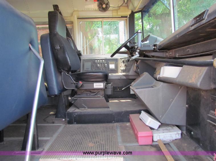 image for item B7405 2001 Freightliner FS65 Thomas school bus