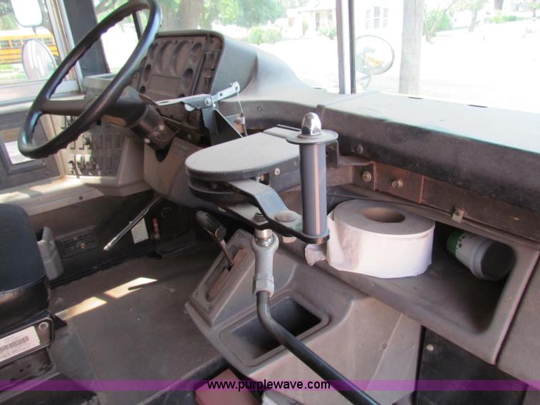 image for item B7405 2001 Freightliner FS65 Thomas school bus