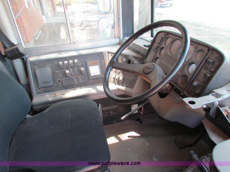 image for item B7405 2001 Freightliner FS65 Thomas school bus