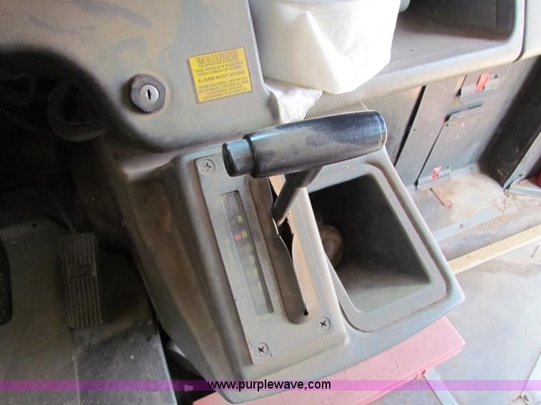 image for item B7405 2001 Freightliner FS65 Thomas school bus