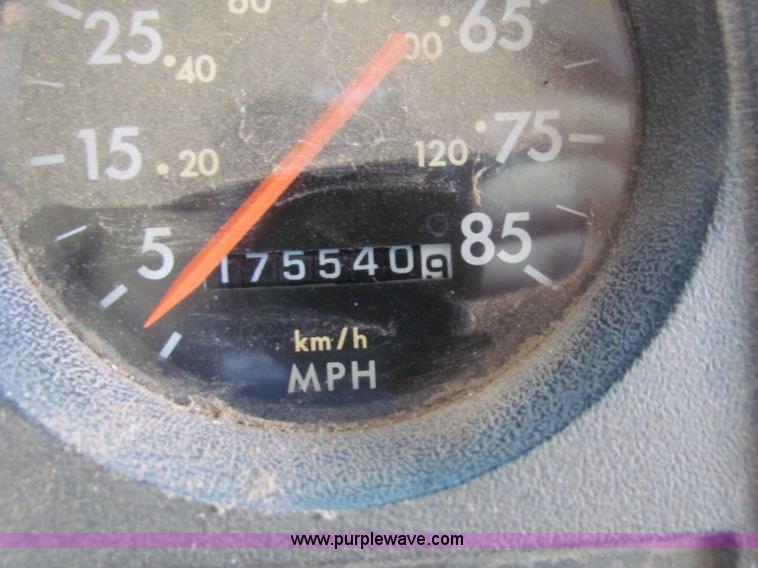 image for item B7405 2001 Freightliner FS65 Thomas school bus