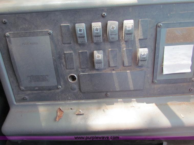 image for item B7405 2001 Freightliner FS65 Thomas school bus