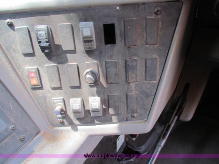 image for item B7405 2001 Freightliner FS65 Thomas school bus