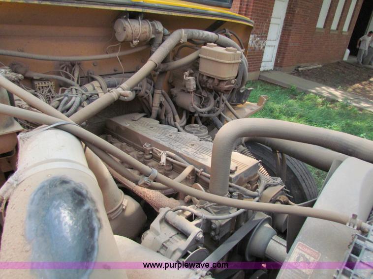 image for item B7405 2001 Freightliner FS65 Thomas school bus