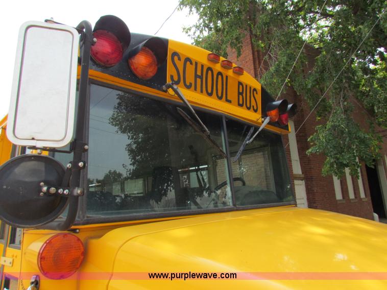 image for item B7405 2001 Freightliner FS65 Thomas school bus