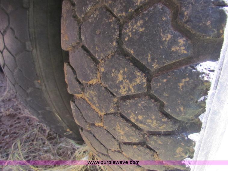 image for item B7405 2001 Freightliner FS65 Thomas school bus