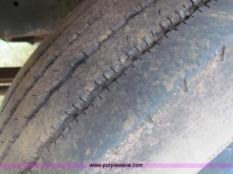 image for item B7405 2001 Freightliner FS65 Thomas school bus