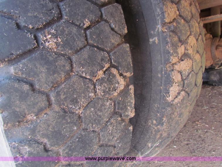 image for item B7405 2001 Freightliner FS65 Thomas school bus