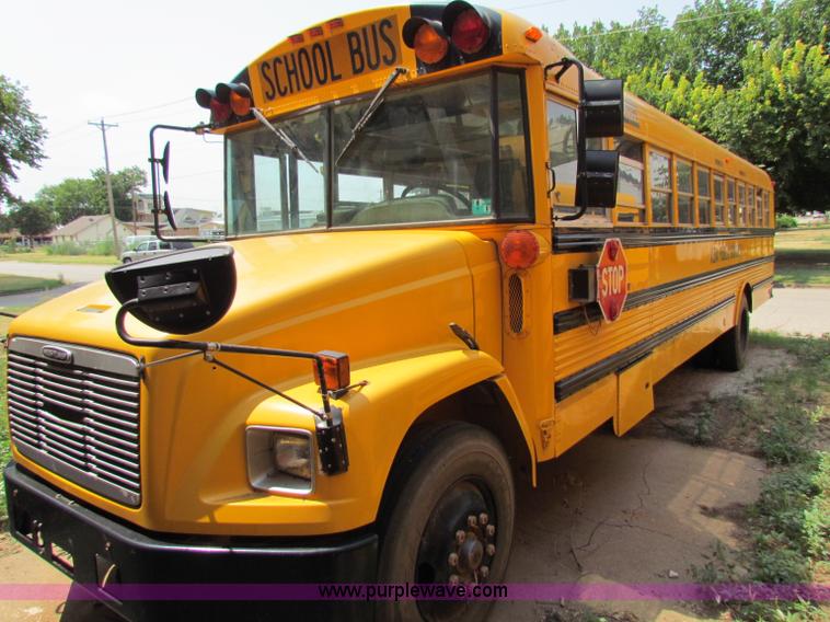 image for item B7406 2000 Freightliner FS65 Thomas school bus