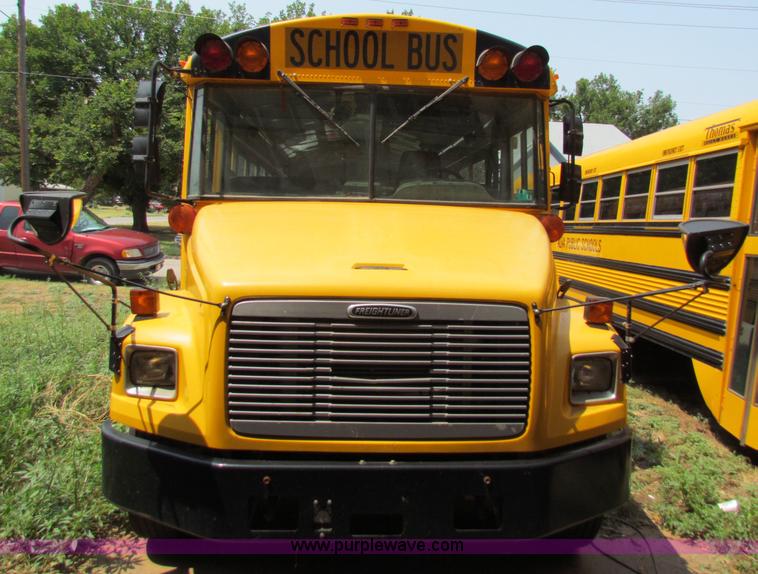 image for item B7406 2000 Freightliner FS65 Thomas school bus