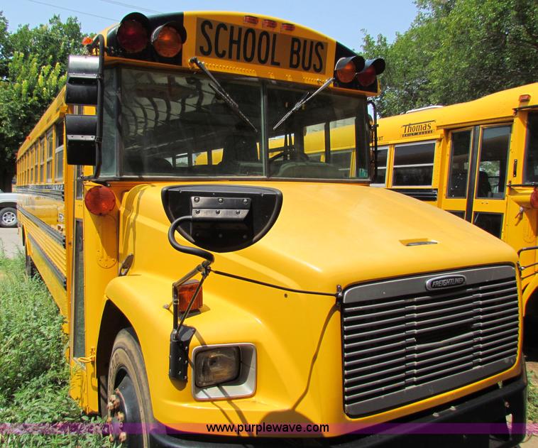 image for item B7406 2000 Freightliner FS65 Thomas school bus