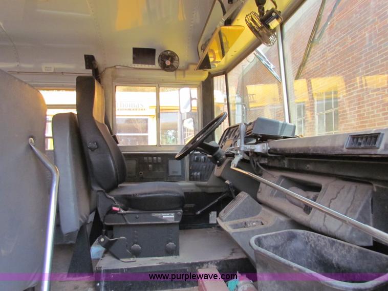 image for item B7406 2000 Freightliner FS65 Thomas school bus