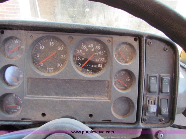 image for item B7406 2000 Freightliner FS65 Thomas school bus