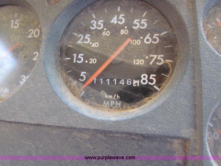 image for item B7406 2000 Freightliner FS65 Thomas school bus