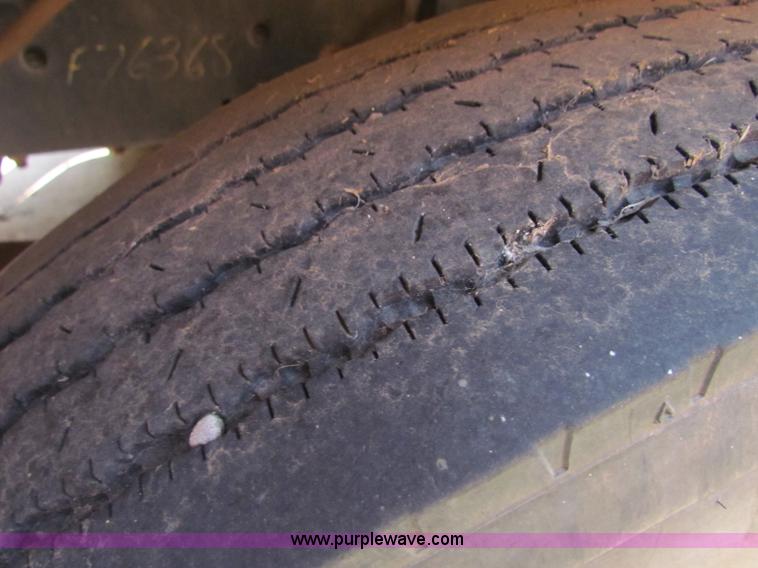 image for item B7406 2000 Freightliner FS65 Thomas school bus