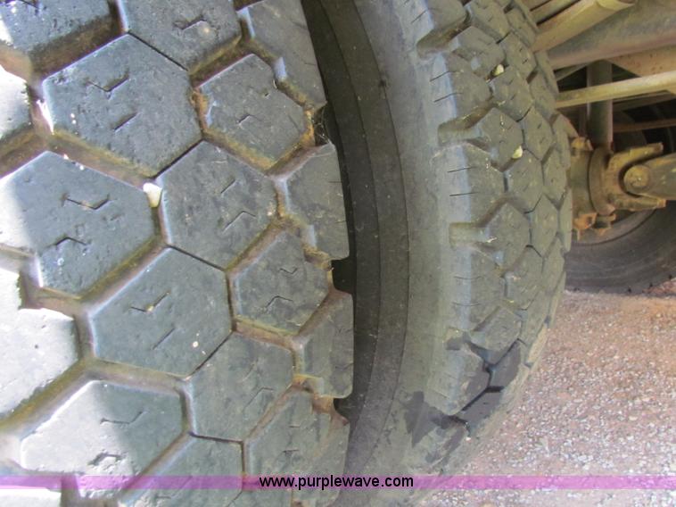 image for item B7406 2000 Freightliner FS65 Thomas school bus