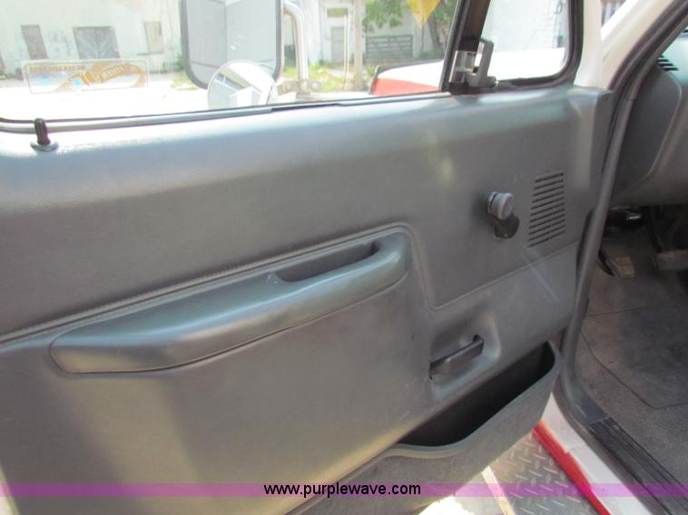 image for item B7407 1991 Ford F350 ambulance