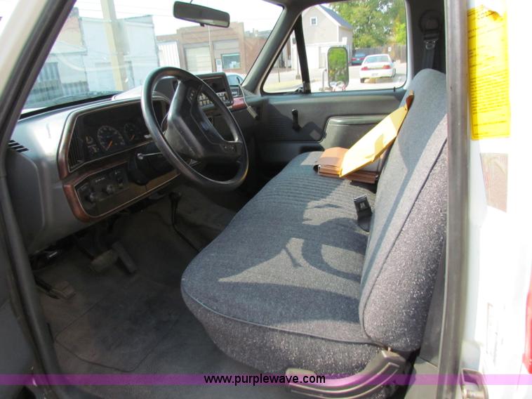 image for item B7407 1991 Ford F350 ambulance