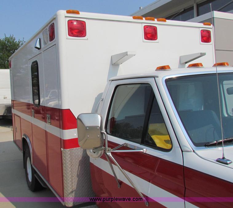 image for item B7407 1991 Ford F350 ambulance