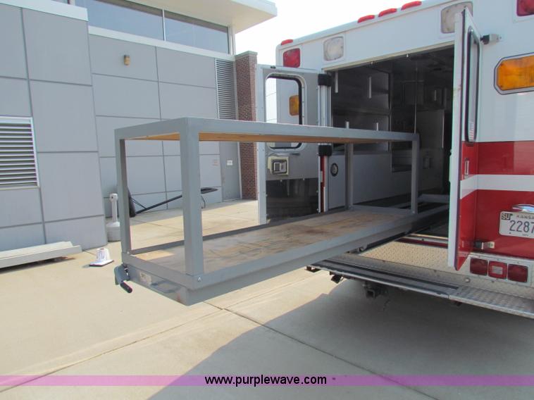 image for item B7407 1991 Ford F350 ambulance