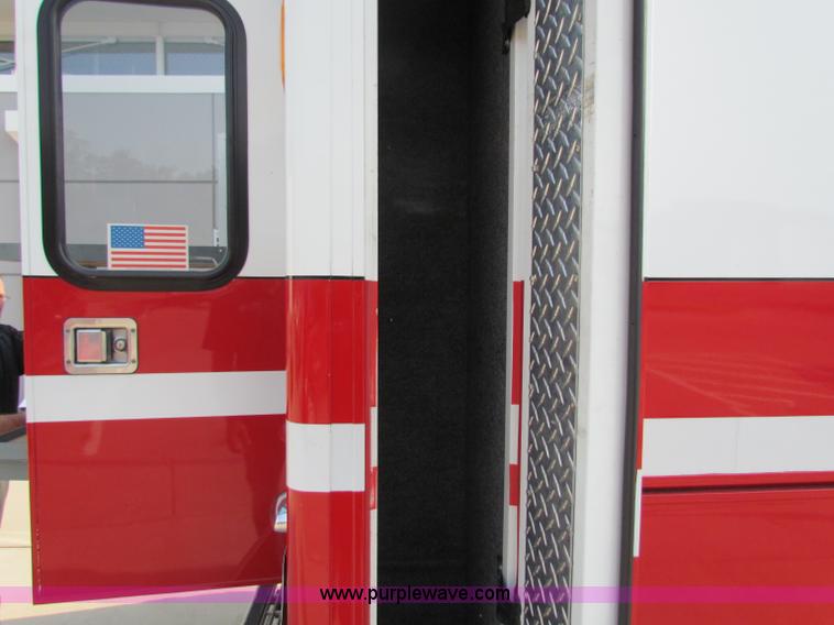 image for item B7407 1991 Ford F350 ambulance