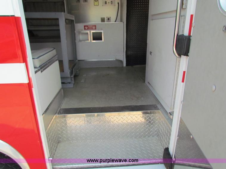 image for item B7407 1991 Ford F350 ambulance