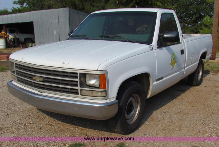 image for item B7408 1991 Chevrolet C1500 pickup truck