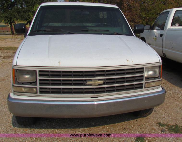 image for item B7408 1991 Chevrolet C1500 pickup truck