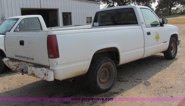 image for item B7408 1991 Chevrolet C1500 pickup truck