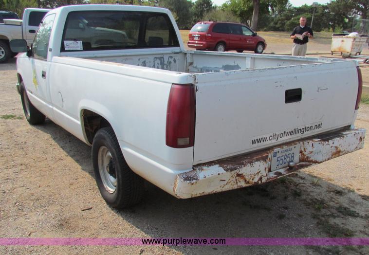 image for item B7408 1991 Chevrolet C1500 pickup truck