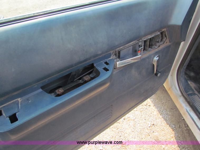 image for item B7408 1991 Chevrolet C1500 pickup truck