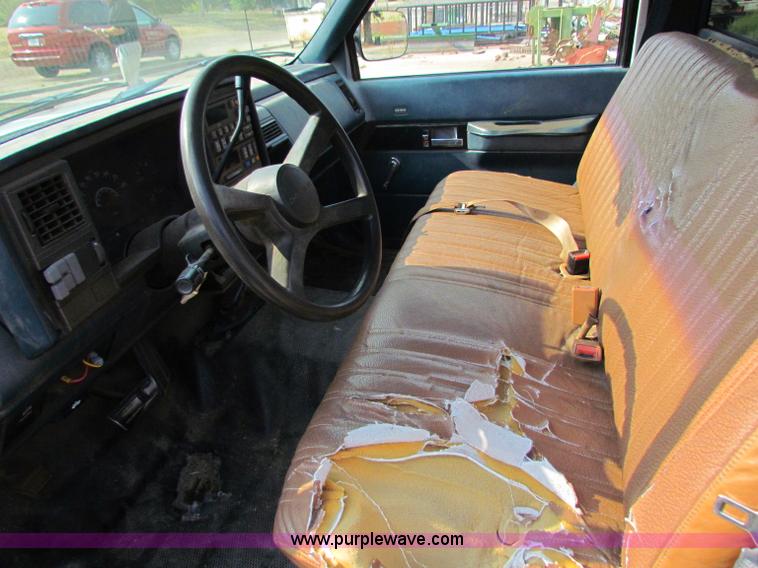 image for item B7408 1991 Chevrolet C1500 pickup truck