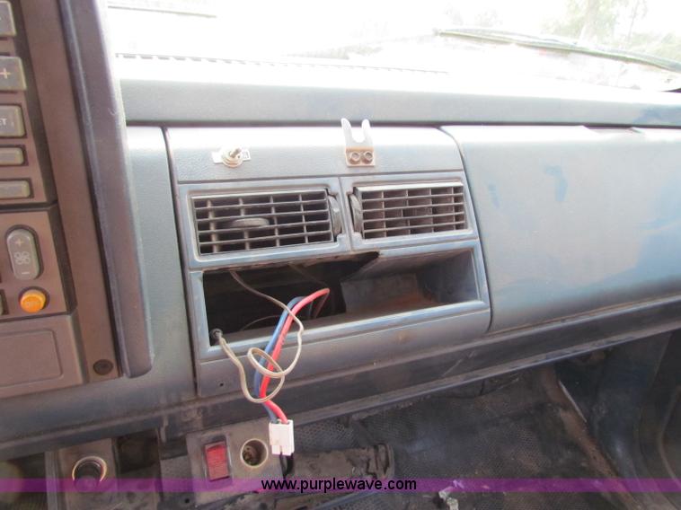 image for item B7408 1991 Chevrolet C1500 pickup truck