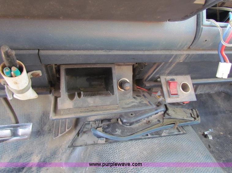 image for item B7408 1991 Chevrolet C1500 pickup truck