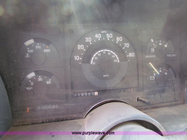 image for item B7408 1991 Chevrolet C1500 pickup truck