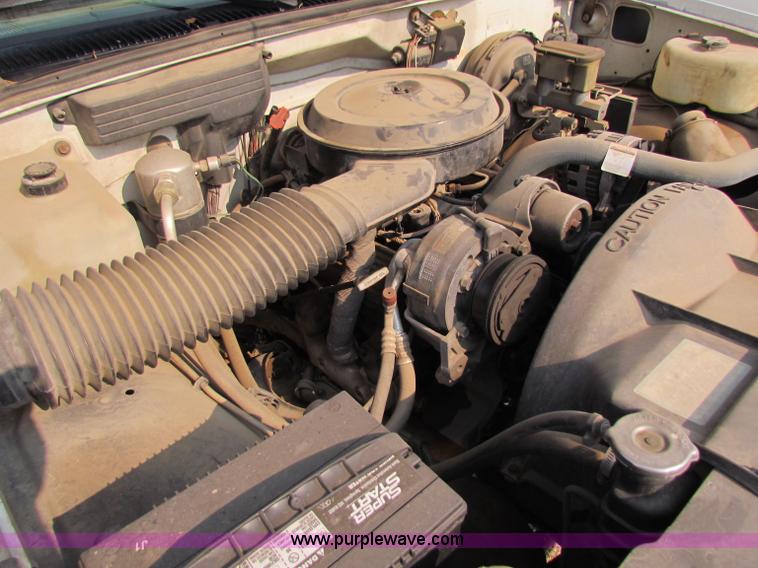 image for item B7408 1991 Chevrolet C1500 pickup truck