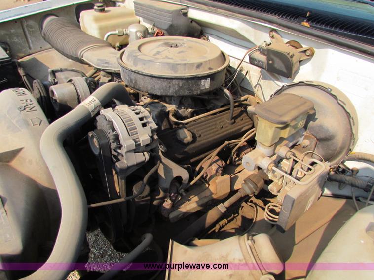 image for item B7408 1991 Chevrolet C1500 pickup truck