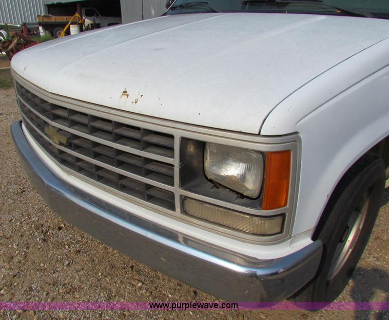 image for item B7408 1991 Chevrolet C1500 pickup truck