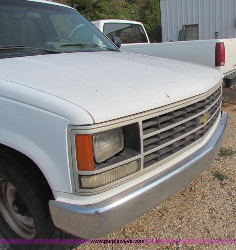 image for item B7408 1991 Chevrolet C1500 pickup truck