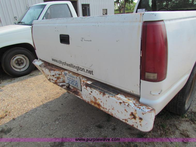 image for item B7408 1991 Chevrolet C1500 pickup truck