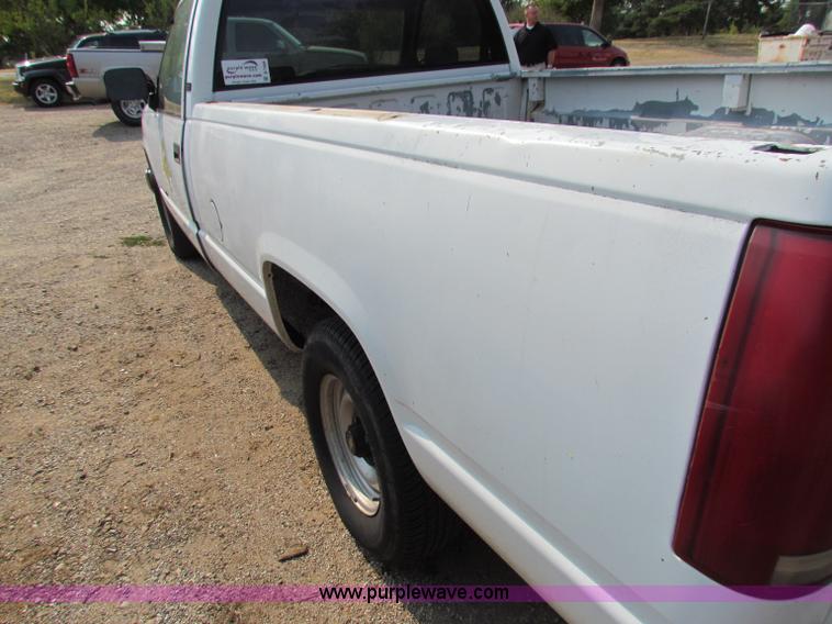 image for item B7408 1991 Chevrolet C1500 pickup truck